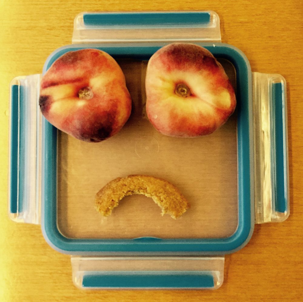 Hangry Foodart peaches Pfirsich angry sad traurig wütend