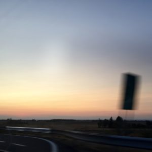 Straße Autobahn Sonnenuntergang Schild Vorbeifahren