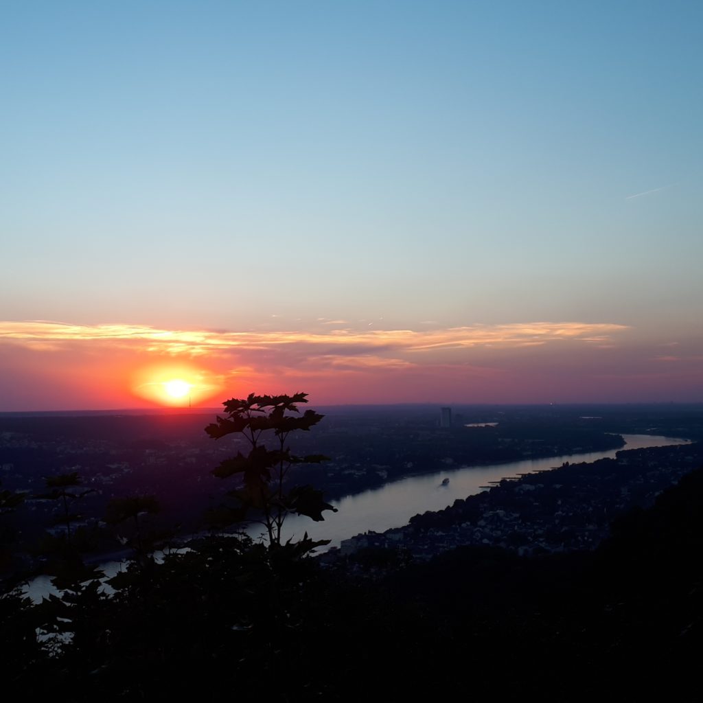 Sommernacht Sonnenuntergang Rhein Bonn 