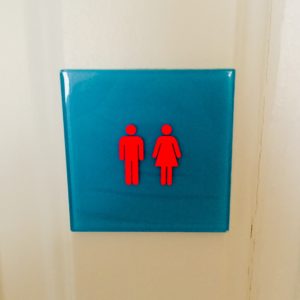 Geschlecht Mann Frau Genderdebatte Frauenquote Toilettenschild