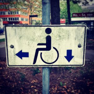 Sichtbehindert Behinderung Behindertenparkplatz Rollstuhl Schild Vorurteile